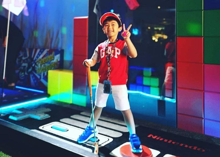 kid mini golf holey moley