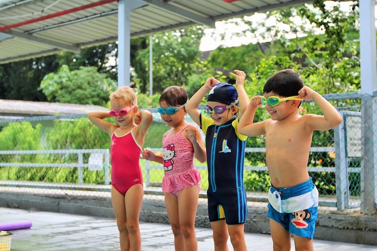 Kids' swimming lessons in Singapore: 5 things you should know about learning to swim