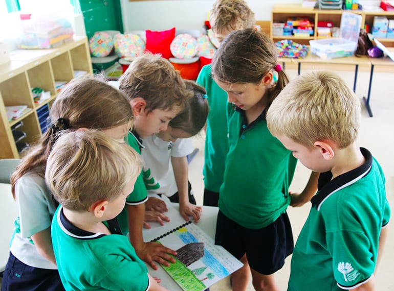 Kids engage with their mother tongue through storytelling session. This little class is for French-speaking students.