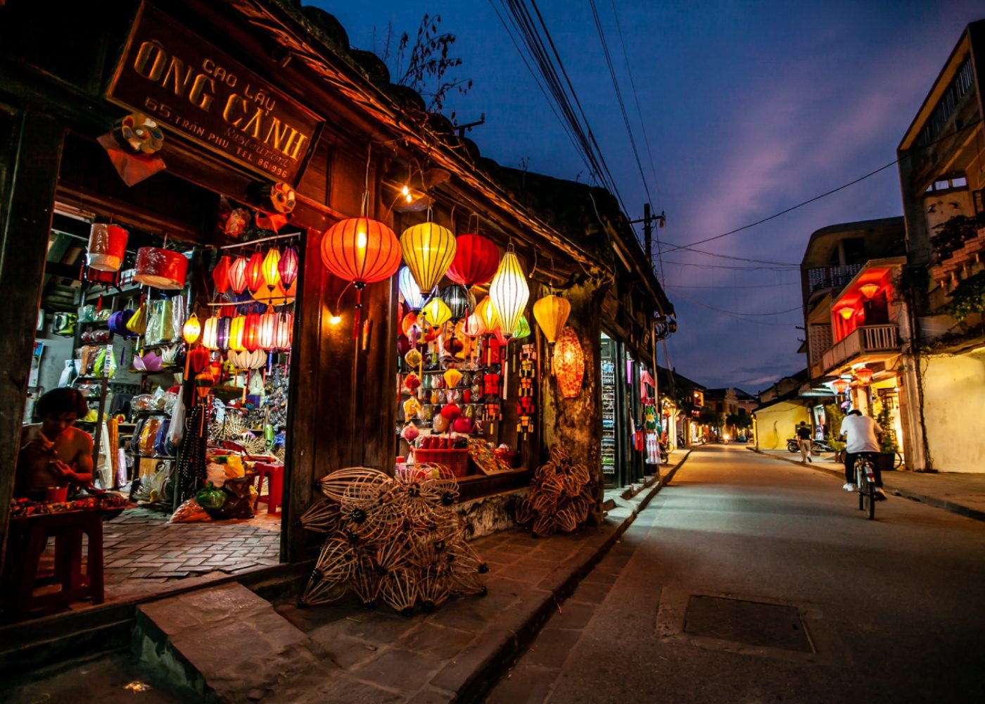 hoi-an-with-kids-mario-la-pergola-unsplash