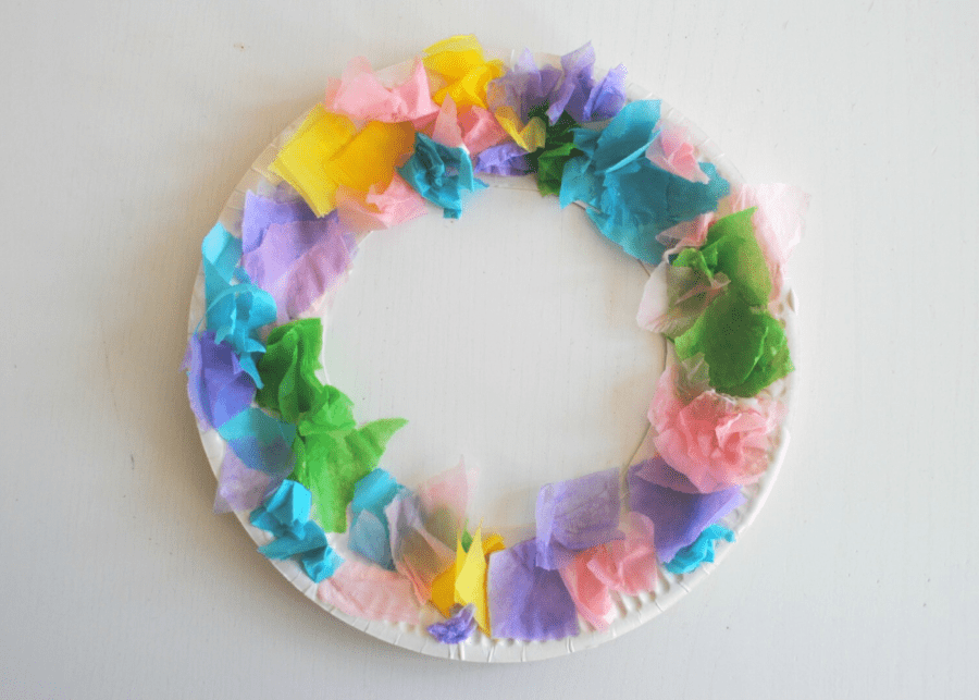 Easter egg wreath by The Spirited Puddle Jumper | Easter craft ideas for kids