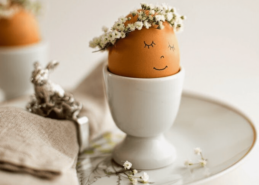 Egg floral wreath by Flax and Twine | Easter craft ideas for kids
