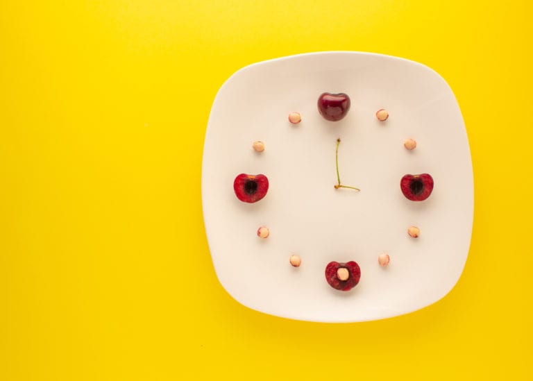 Why we should all be thinking smart at our kids’ snack time – and the recipe book to guide you!