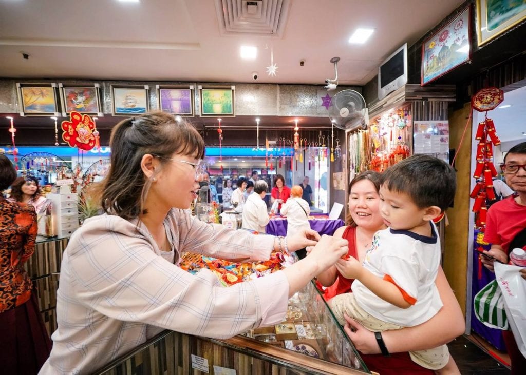 Go shopping | things to do with kids in Bugis