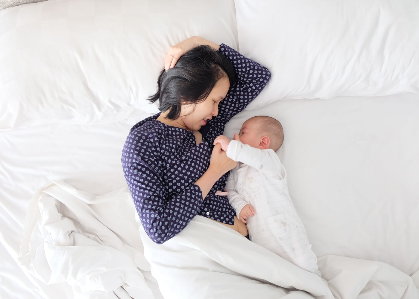 Feeding baby in the first year the complete guide HoneyKids Asia