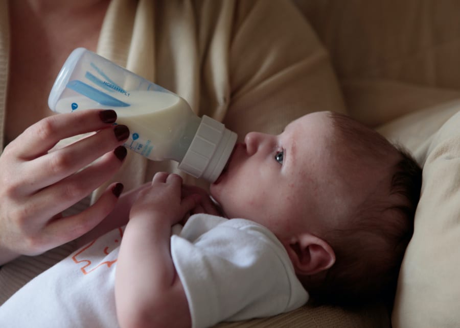 feeding baby in first year formula