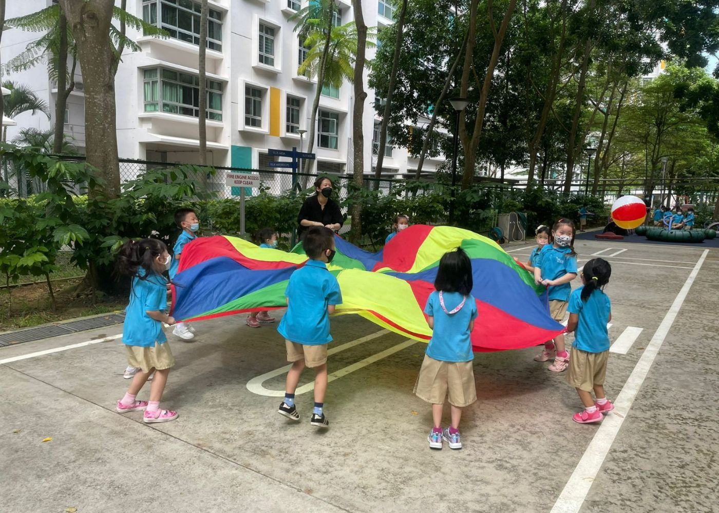 moe kindergarten rainbow parachute