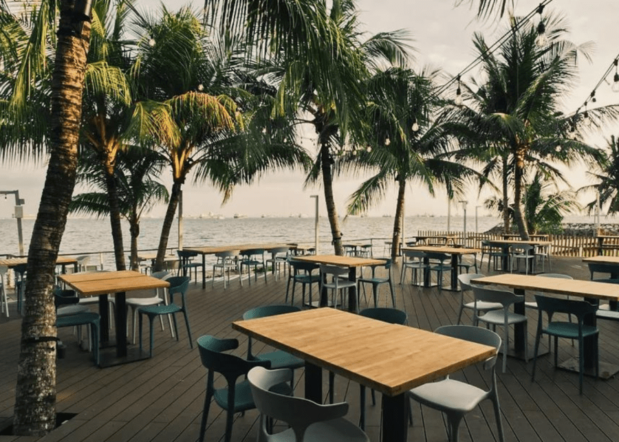 Stella beachside dining