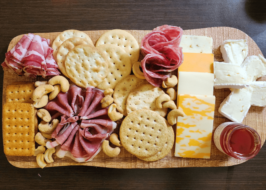 DIY charcuterie board | valentine's recipes
